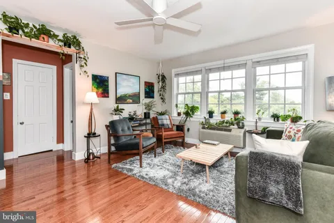 1808 W Abingdon Drive Unit 302, Alexandria, VA MLS: VAAX2054722