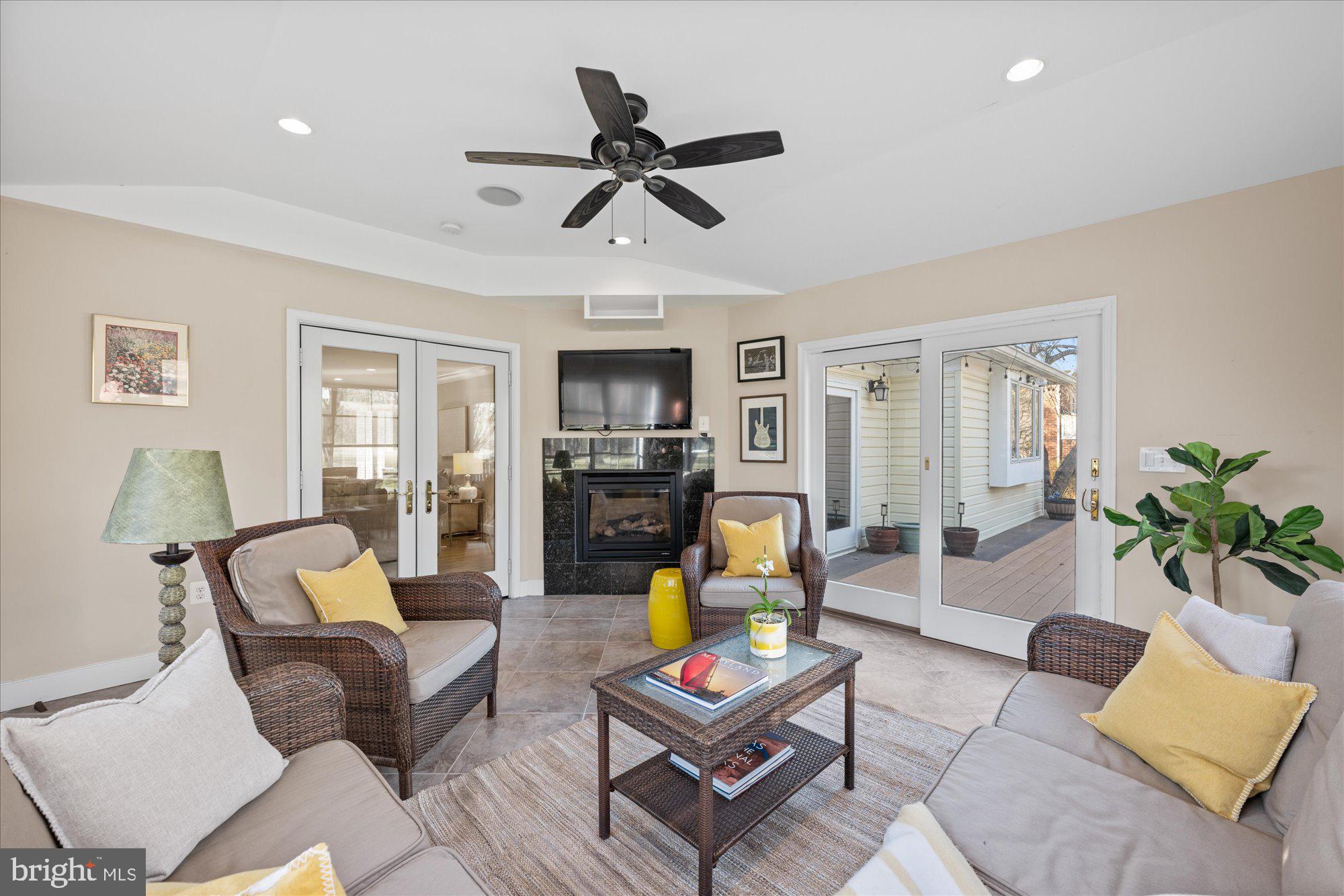 GLEN HILLS - Residential