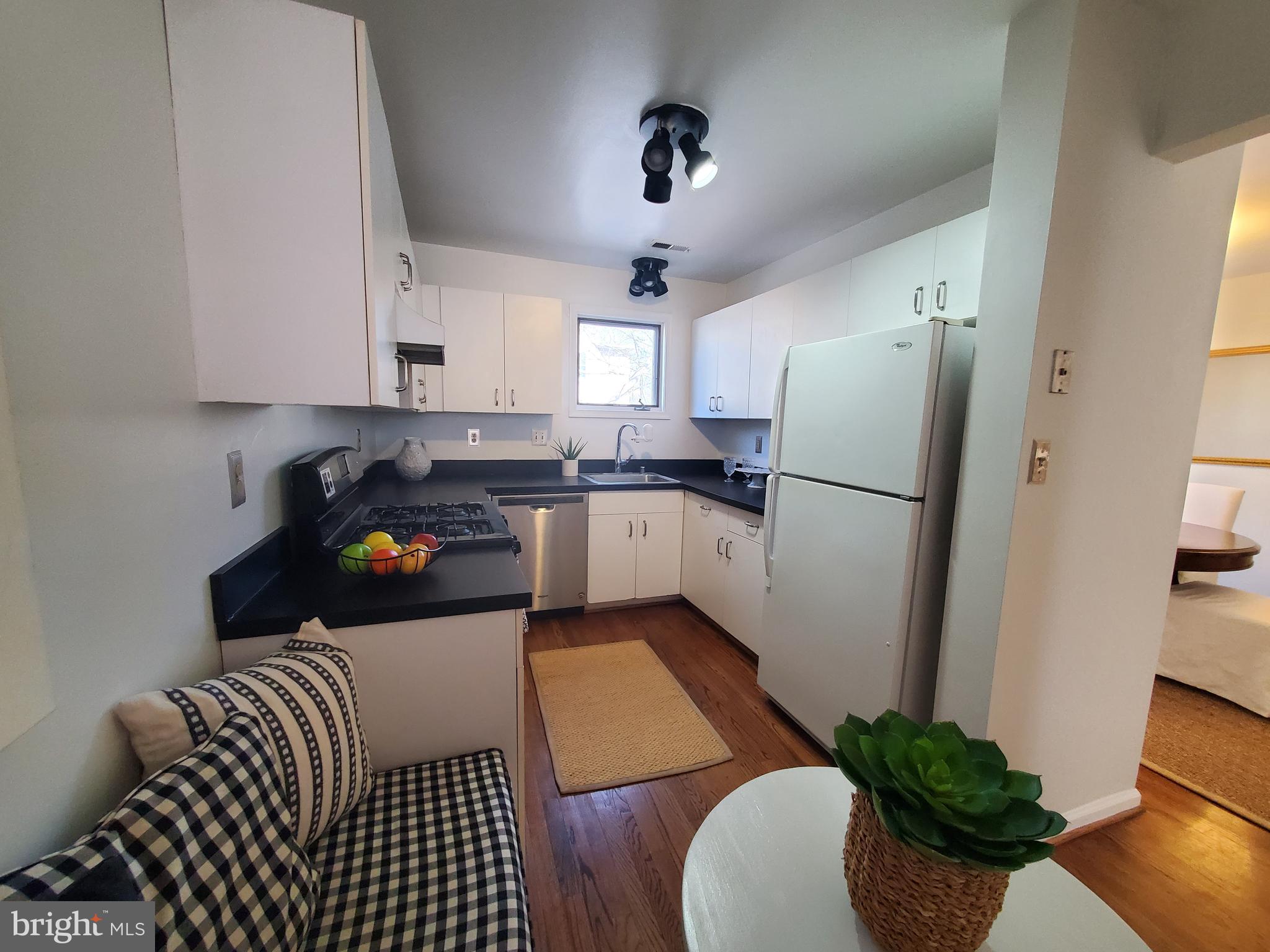 VILLAGES OF HOMELAND - Residential Lease