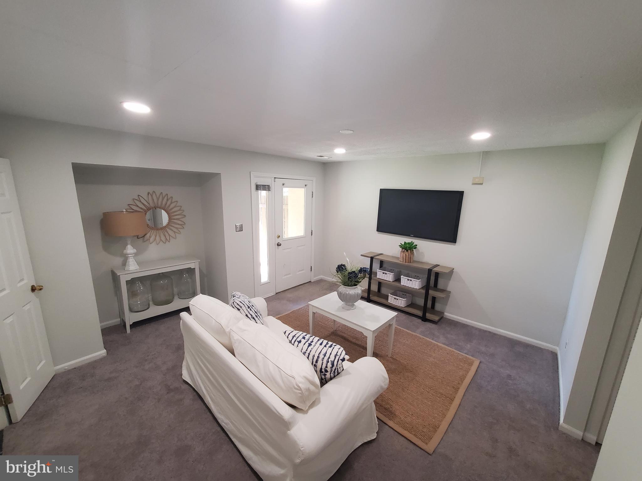 VILLAGES OF HOMELAND - Residential Lease