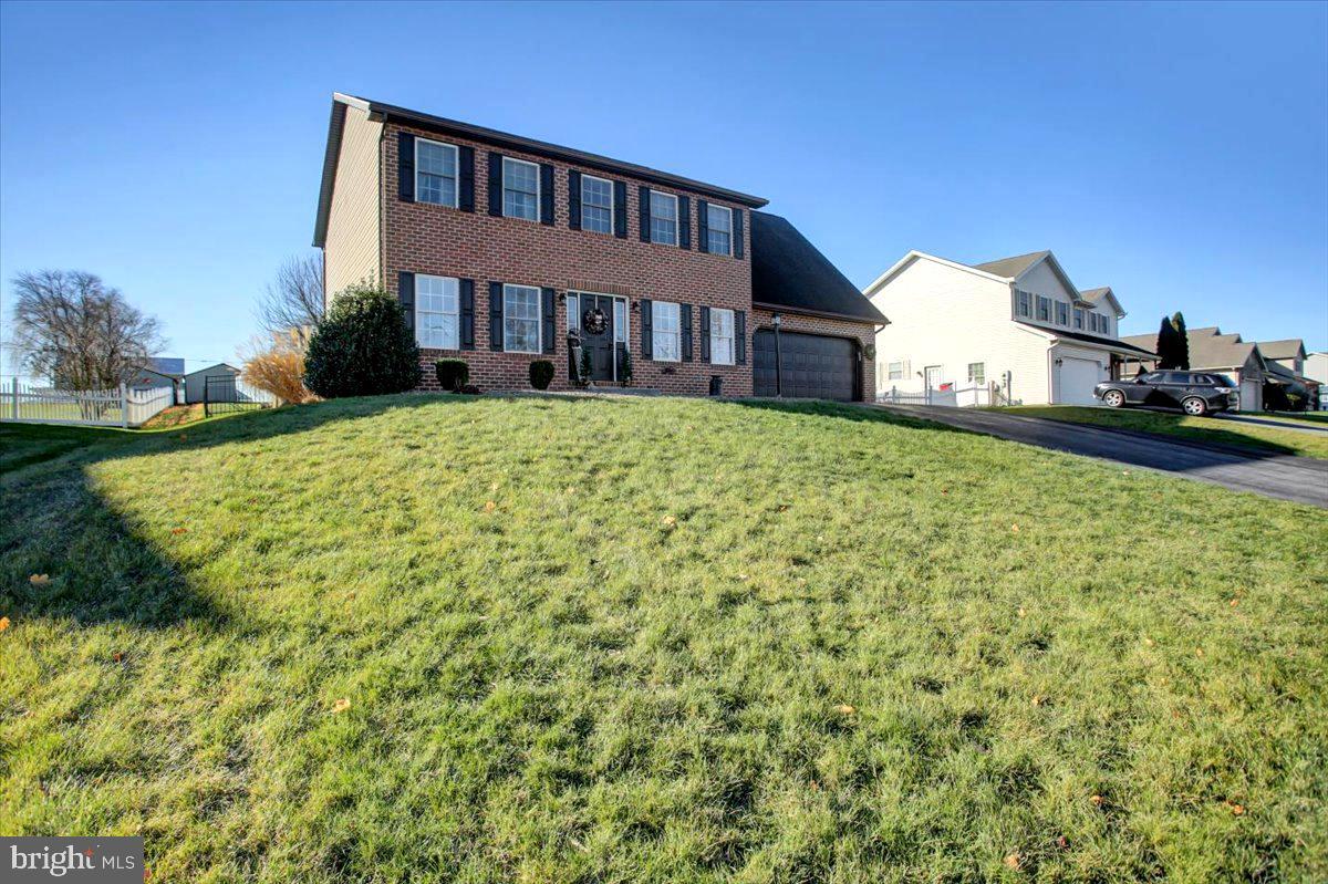 HAMPTON HILLS - Residential