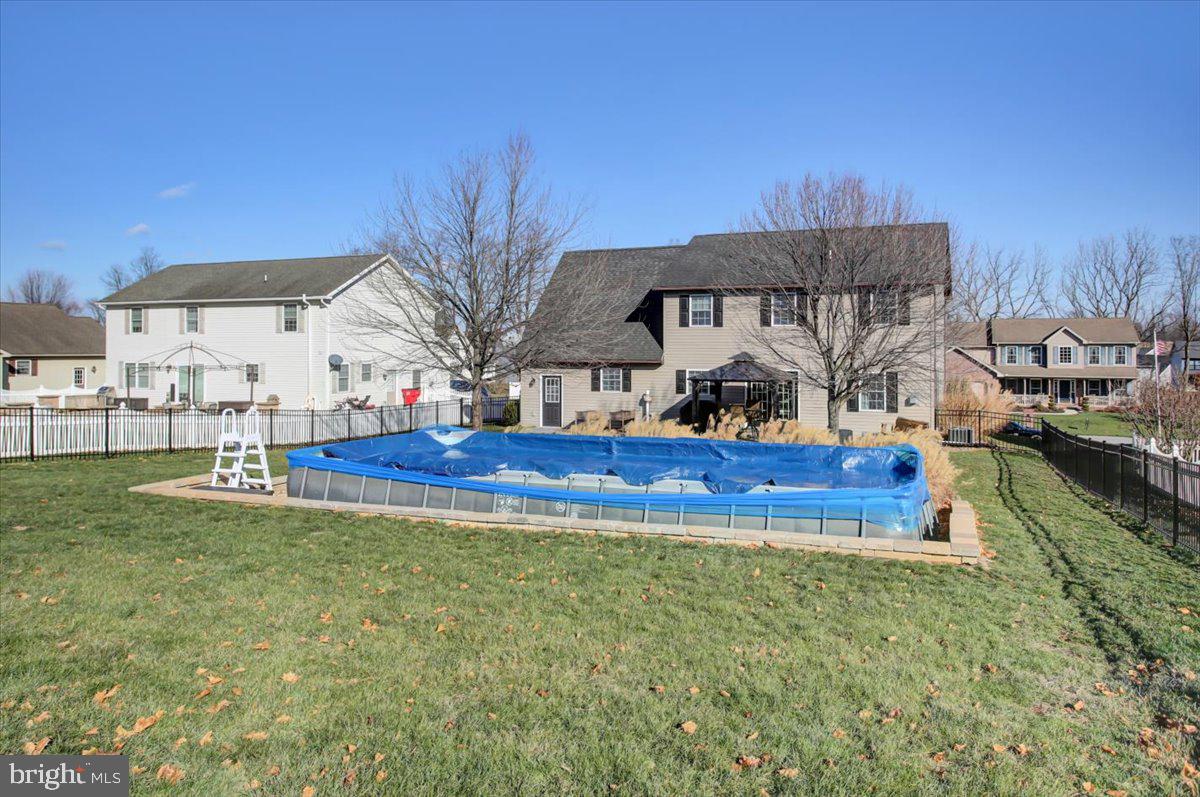 HAMPTON HILLS - Residential