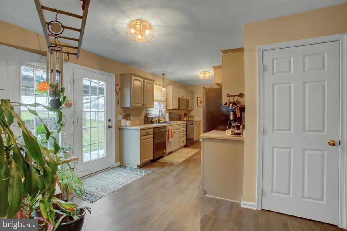 HAMPTON HILLS - Residential