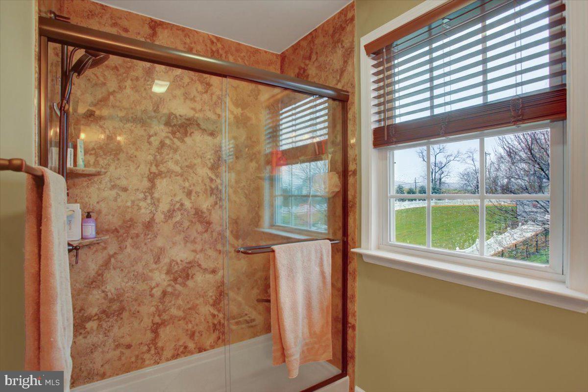 HAMPTON HILLS - Residential