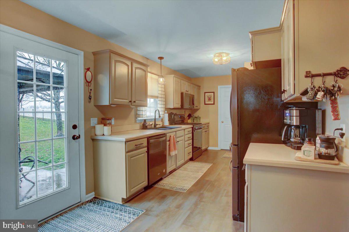 HAMPTON HILLS - Residential