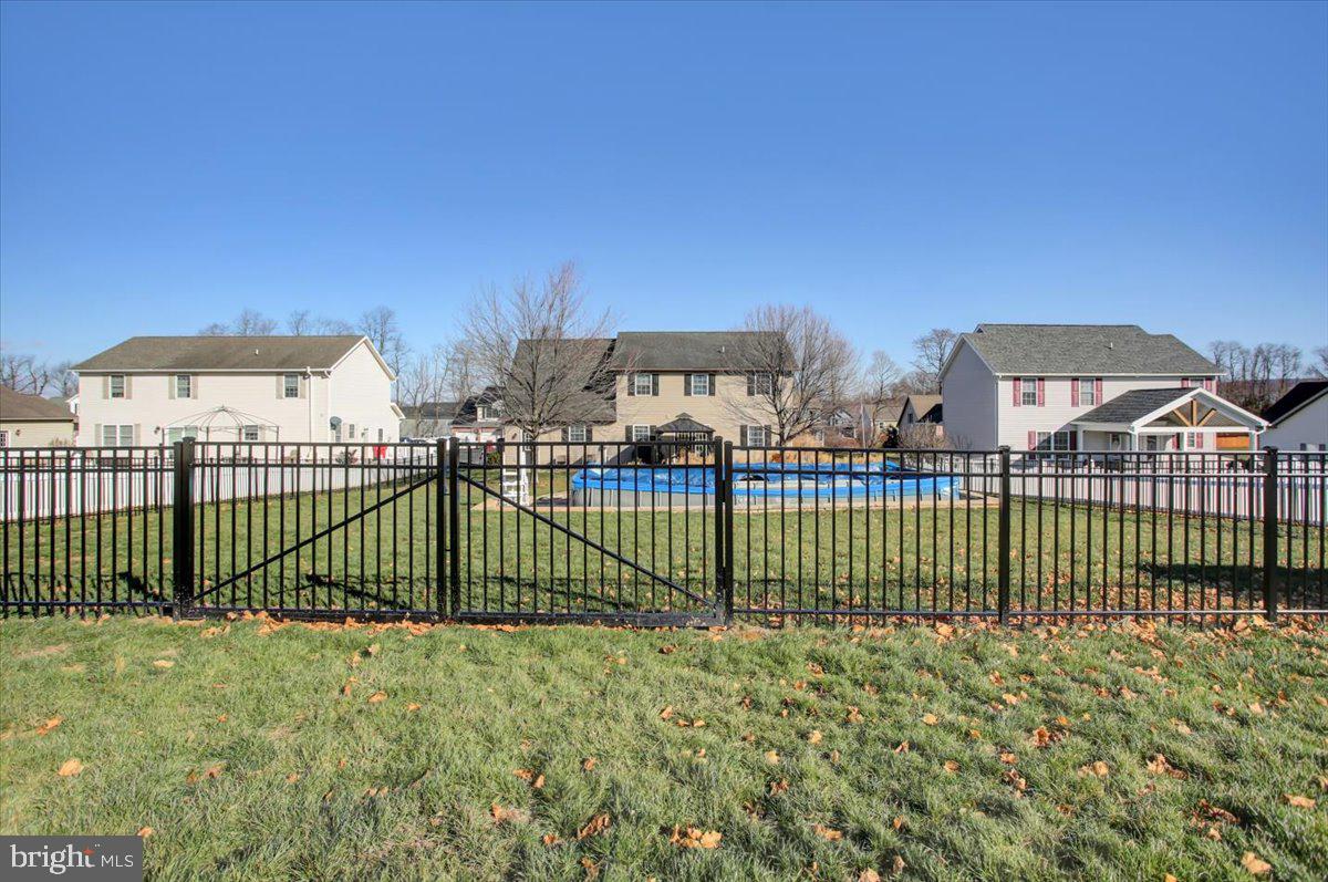 HAMPTON HILLS - Residential