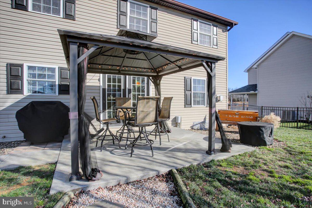 HAMPTON HILLS - Residential