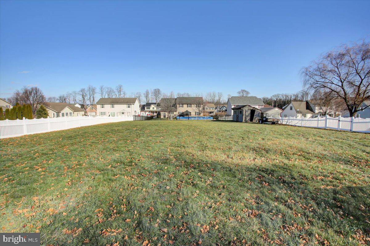 HAMPTON HILLS - Residential