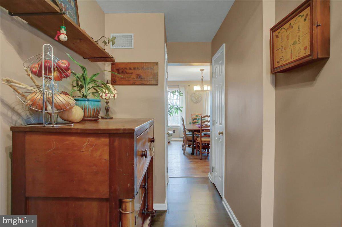 HAMPTON HILLS - Residential