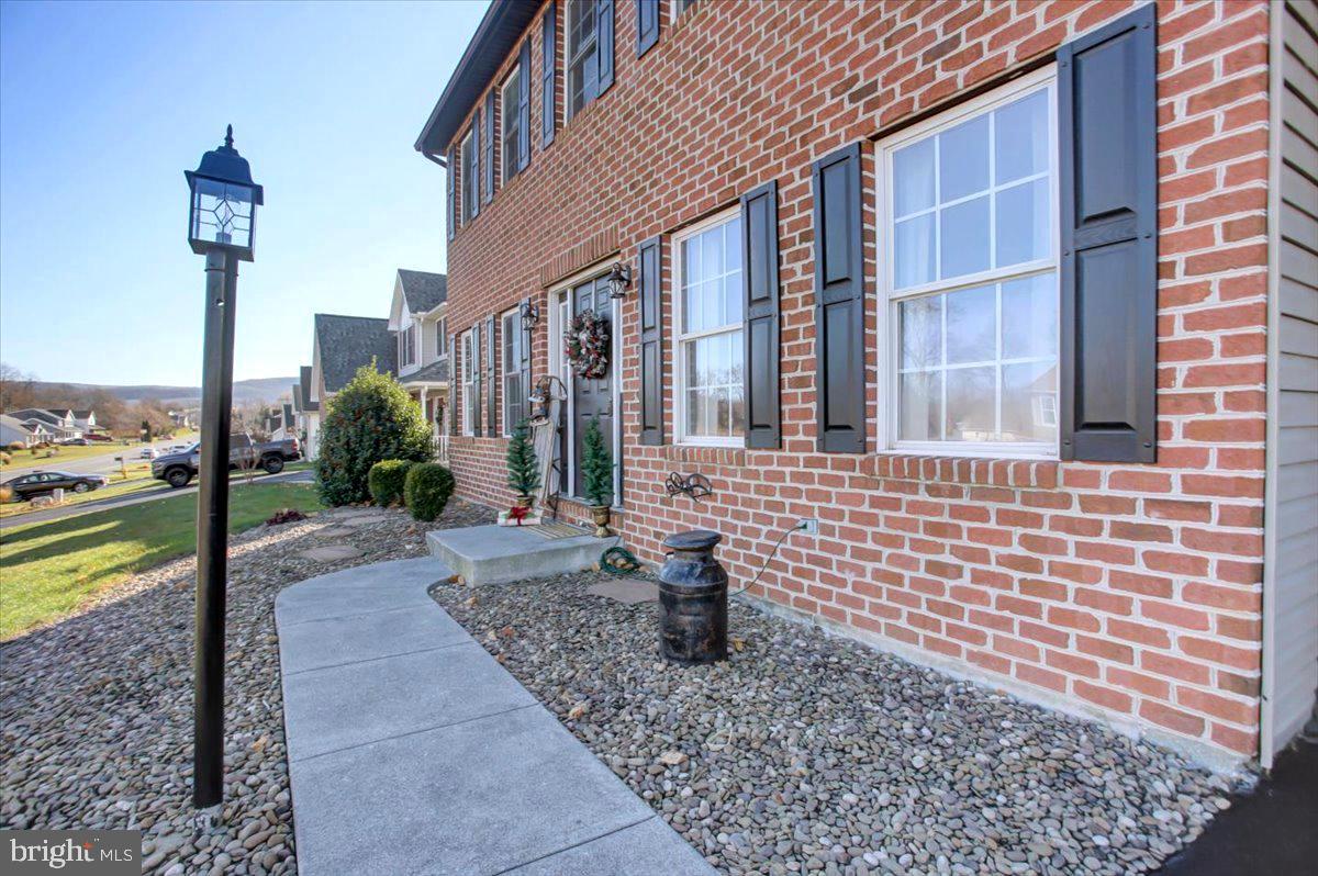 HAMPTON HILLS - Residential