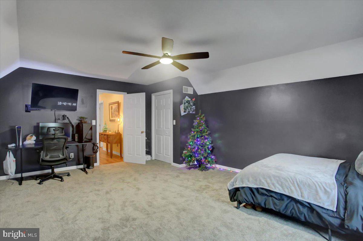 HAMPTON HILLS - Residential