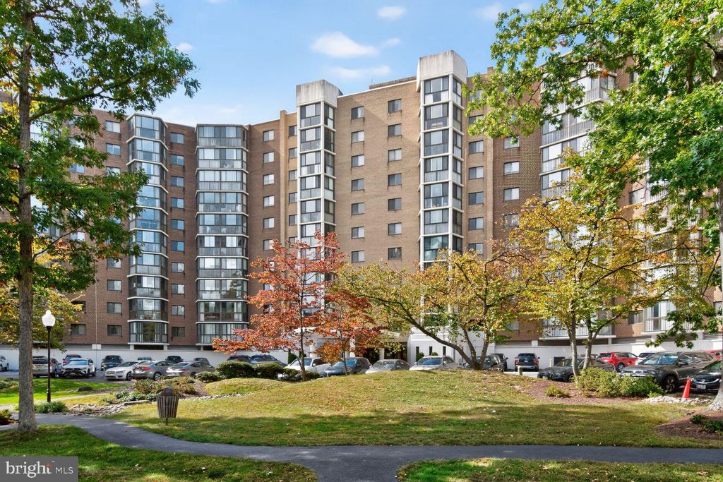 Photo of 15101 Interlachen Drive #1-123, SILVER SPRING, MD 20906 (MLS # MDMC2204830)