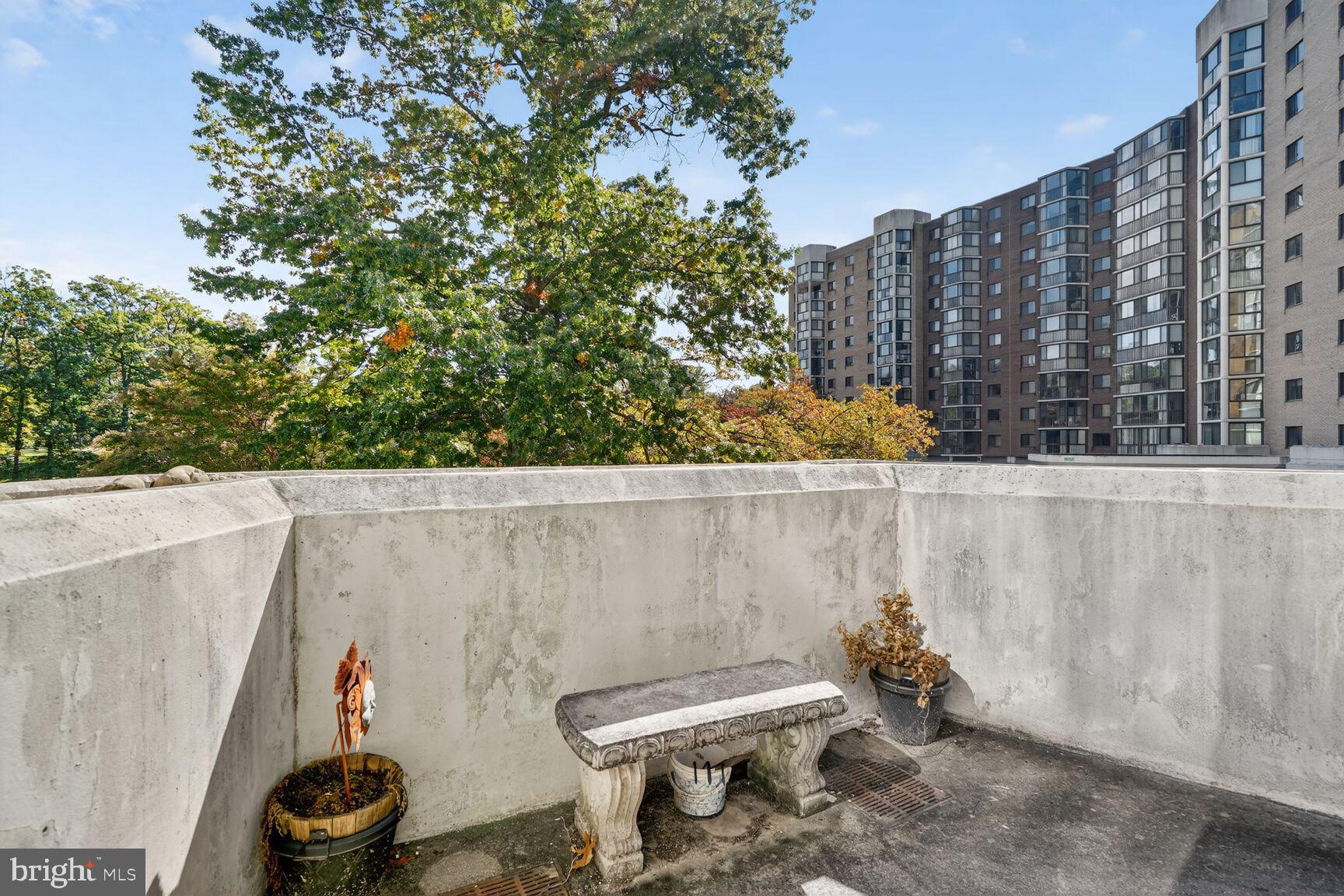 GREENS AT LEISURE WORLD - Residential