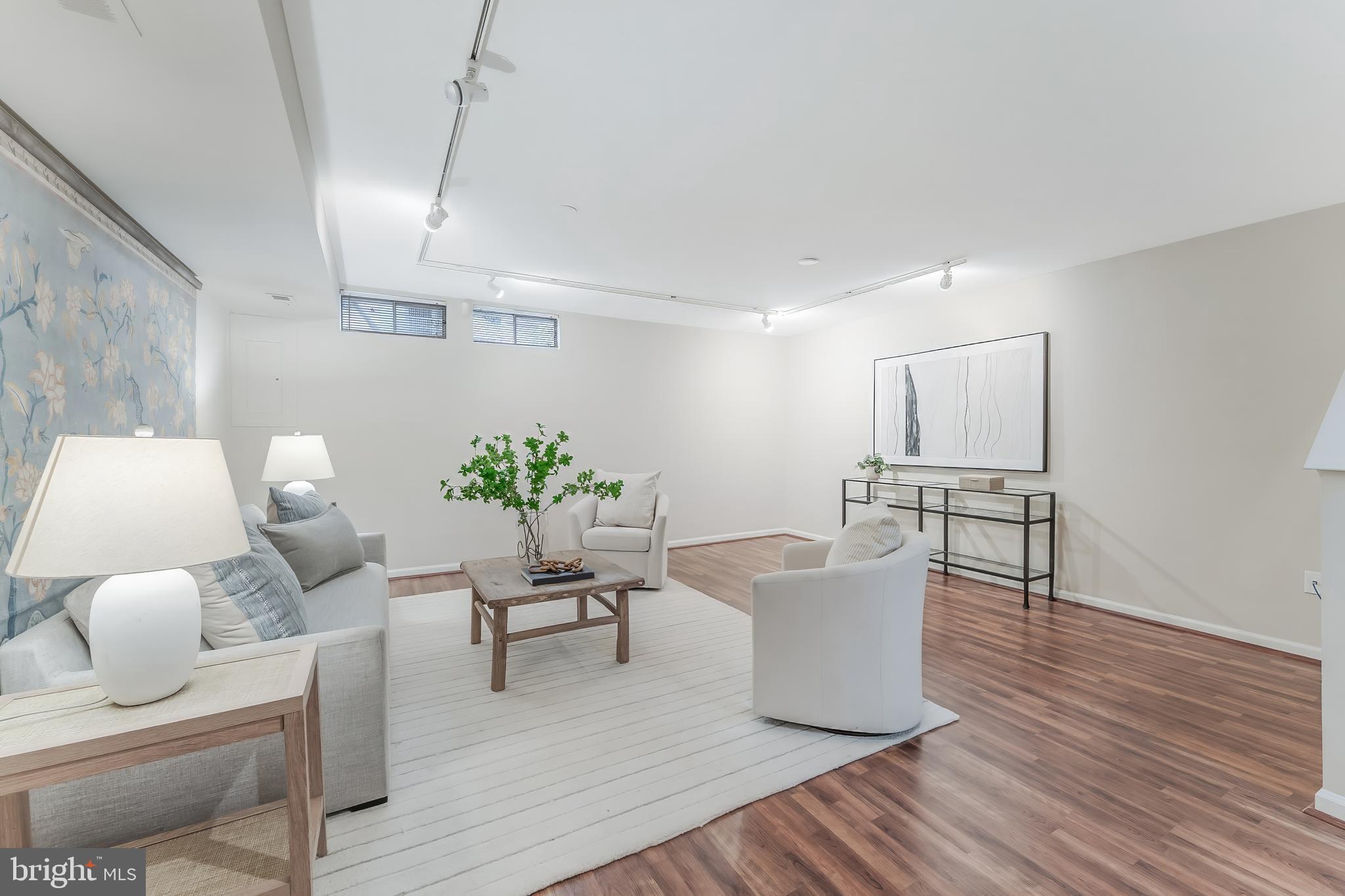 VINTAGE PLACE - Residential