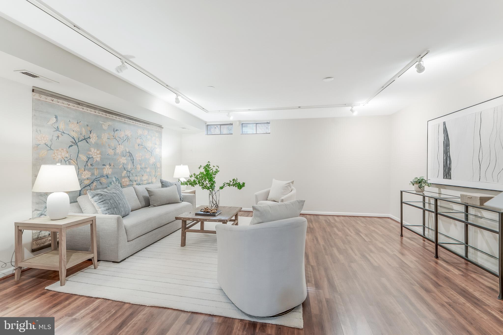 VINTAGE PLACE - Residential