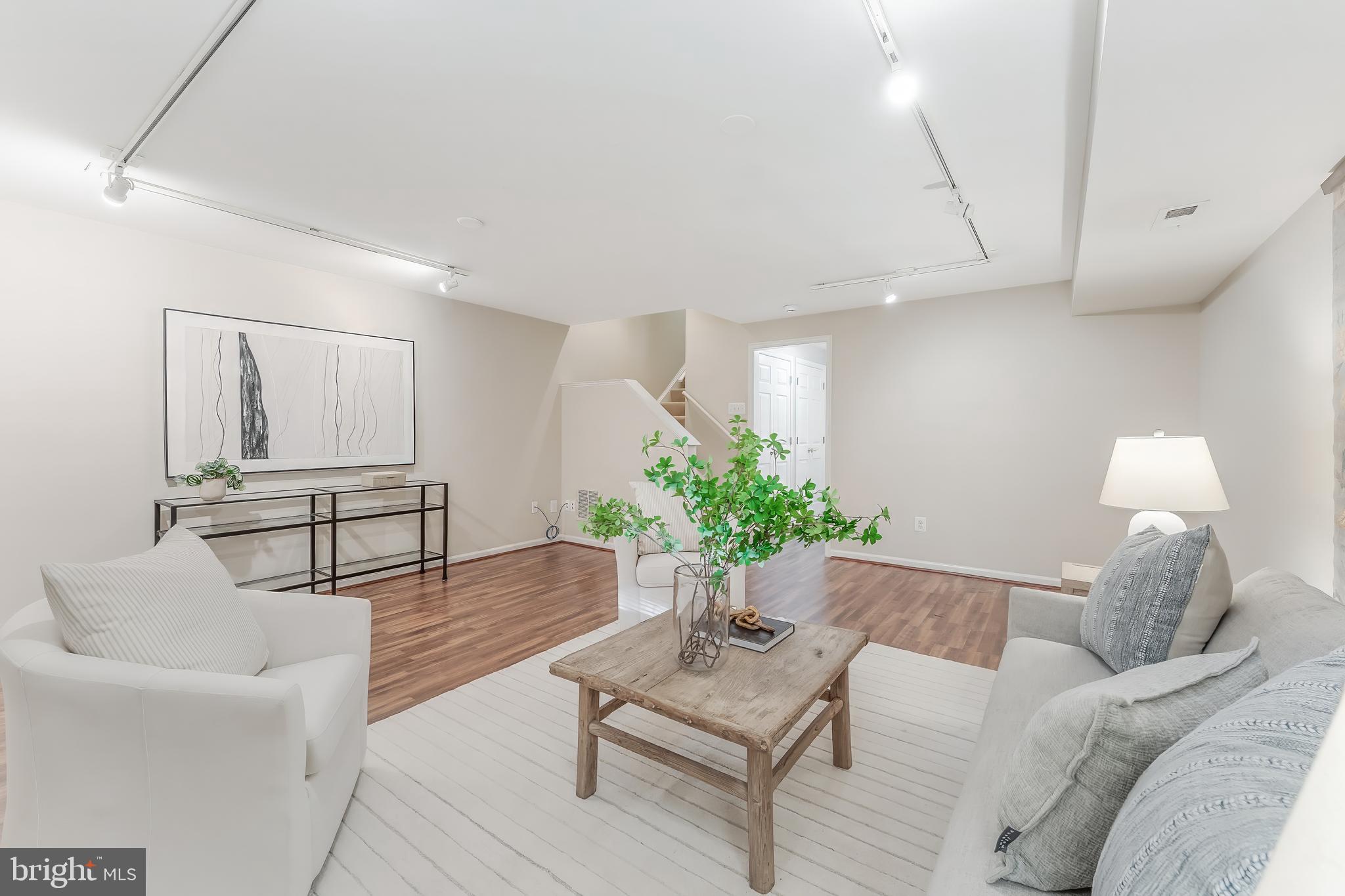 VINTAGE PLACE - Residential