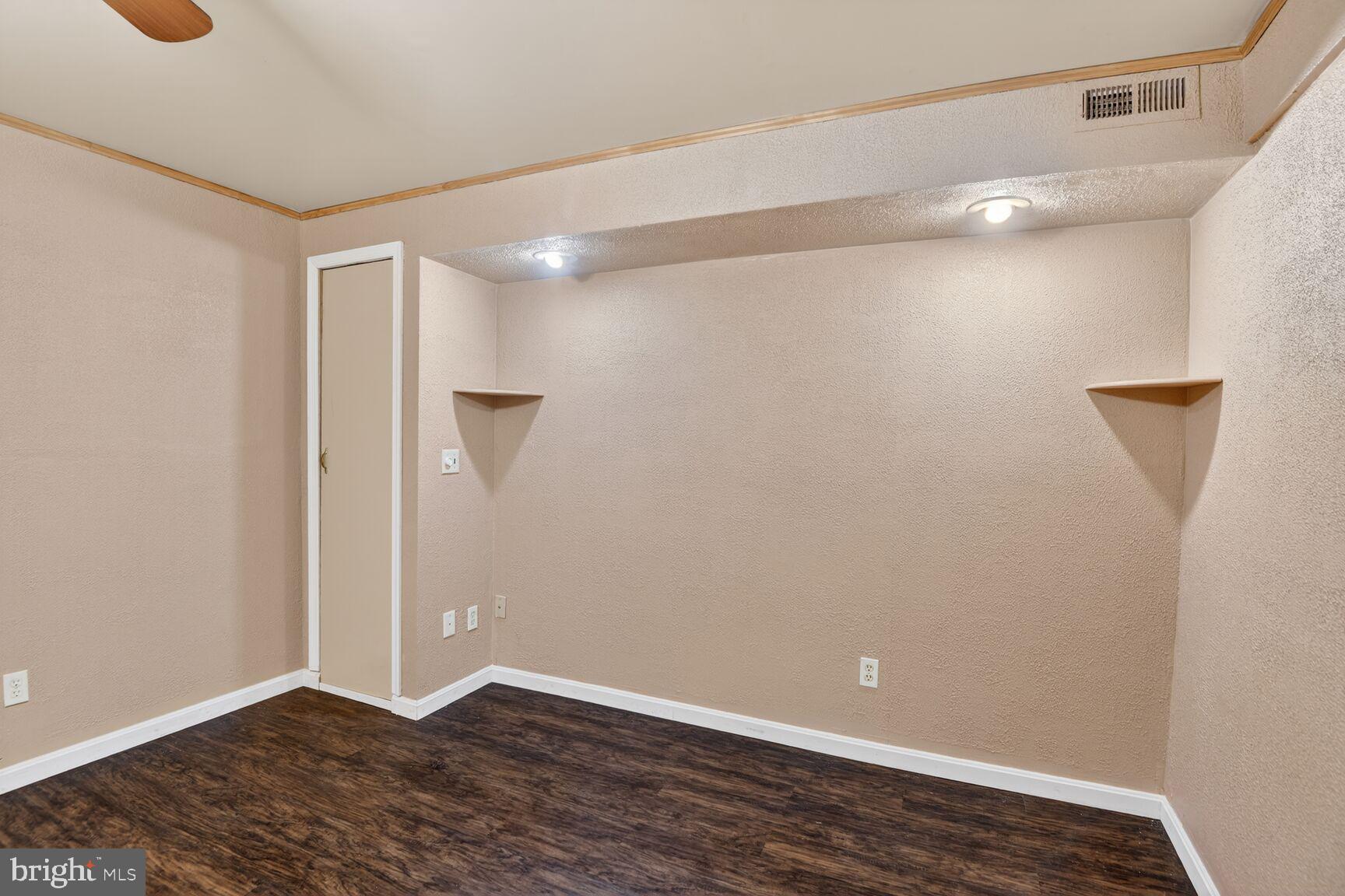 DELMONT STATION - Residential