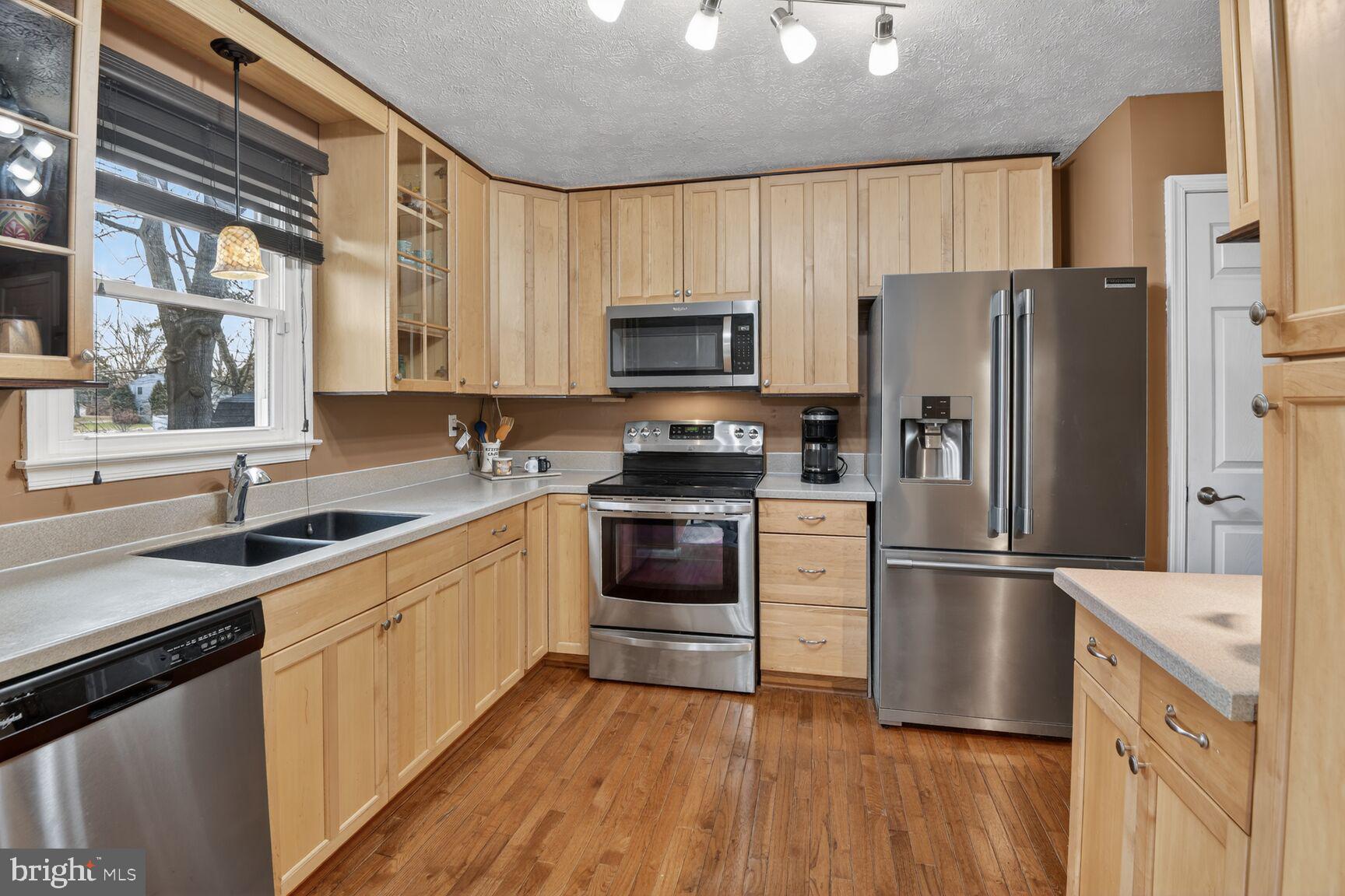 DELMONT STATION - Residential