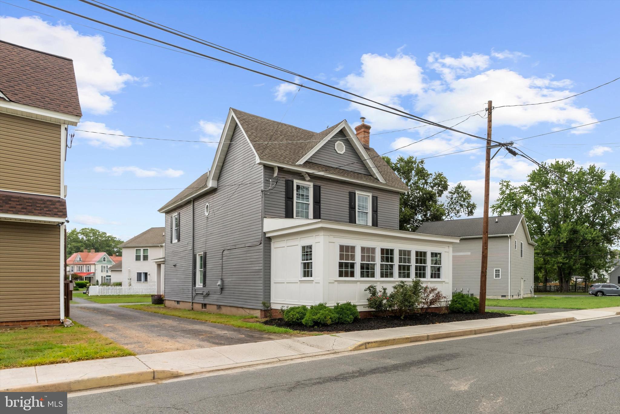 201 OAK STREET