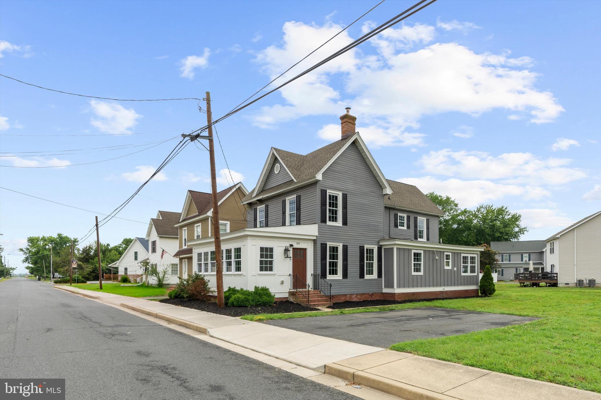 201 OAK STREET