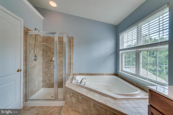 BELMONT COUNTRY CLUB - Residential Lease