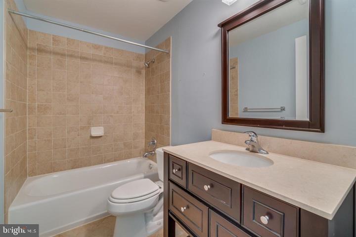 BELMONT COUNTRY CLUB - Residential Lease