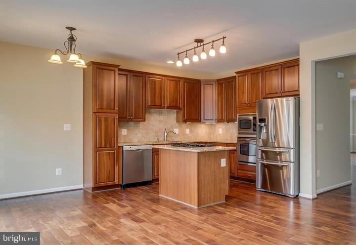 BELMONT COUNTRY CLUB - Residential Lease