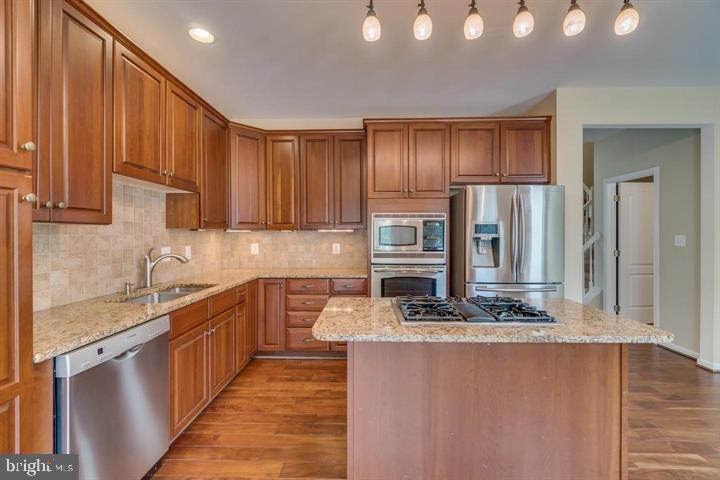 BELMONT COUNTRY CLUB - Residential Lease