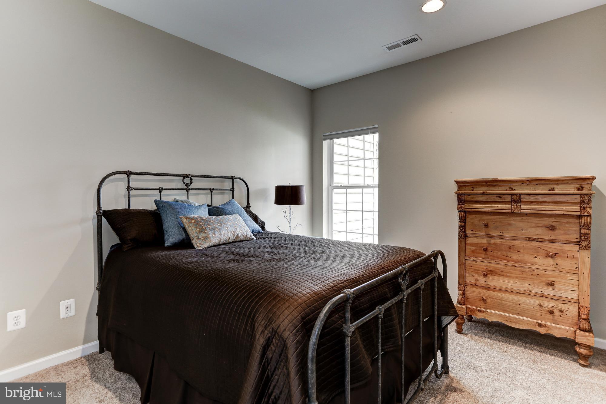 BELMONT COUNTRY CLUB - Residential Lease