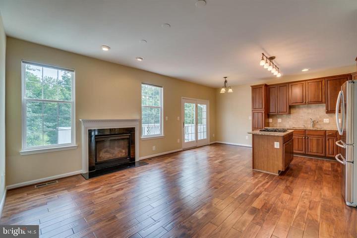 BELMONT COUNTRY CLUB - Residential Lease