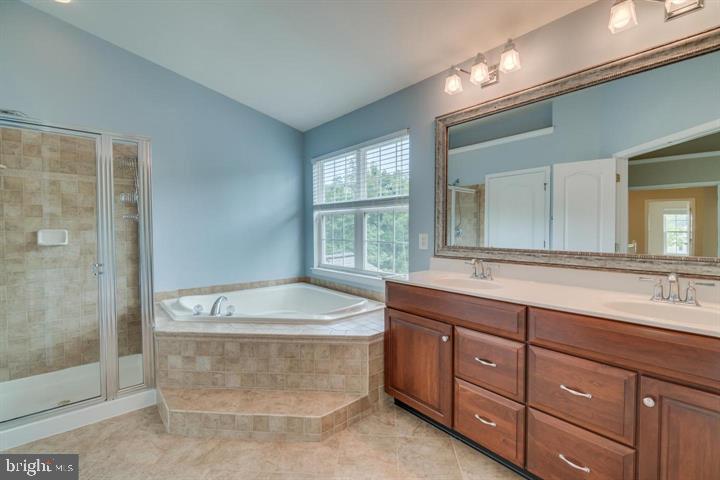 BELMONT COUNTRY CLUB - Residential Lease