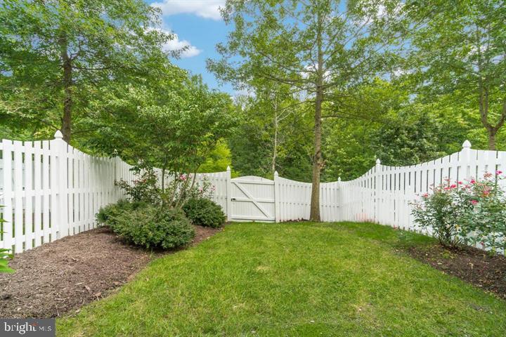 BELMONT COUNTRY CLUB - Residential Lease