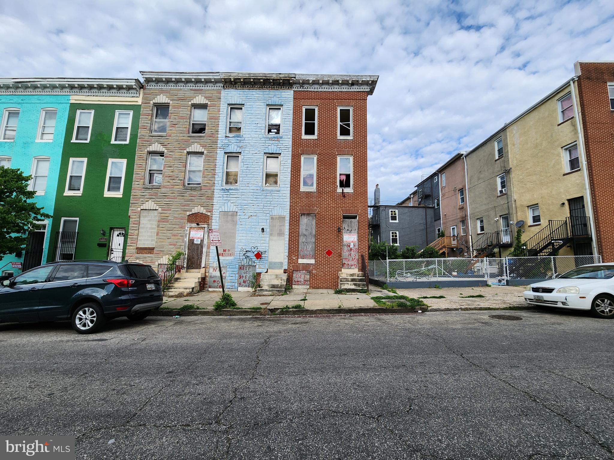 HOUSING AUTHORITY OF BALTIMORE CITY OFFICIAL ONLINE AUCTION. Bidding begins 5/23/2025 @ 10:00 AM. Bidding ends 5/27/2025 @ 11:10 AM. List Price is Suggested Opening Bid. Deposit: $5,000. Deposit to increase to 10% of the purchase price within 48 hours of the auction ending, if applicable. This 3-story townhouse is located in the Franklin Square neighborhood of Baltimore. The area is conveniently situated near several notable locations, including the West Baltimore MARC Station and Grace Medical Center. The nearest major traffic artery, N Fulton Ave, provides easy access to the rest of the city.