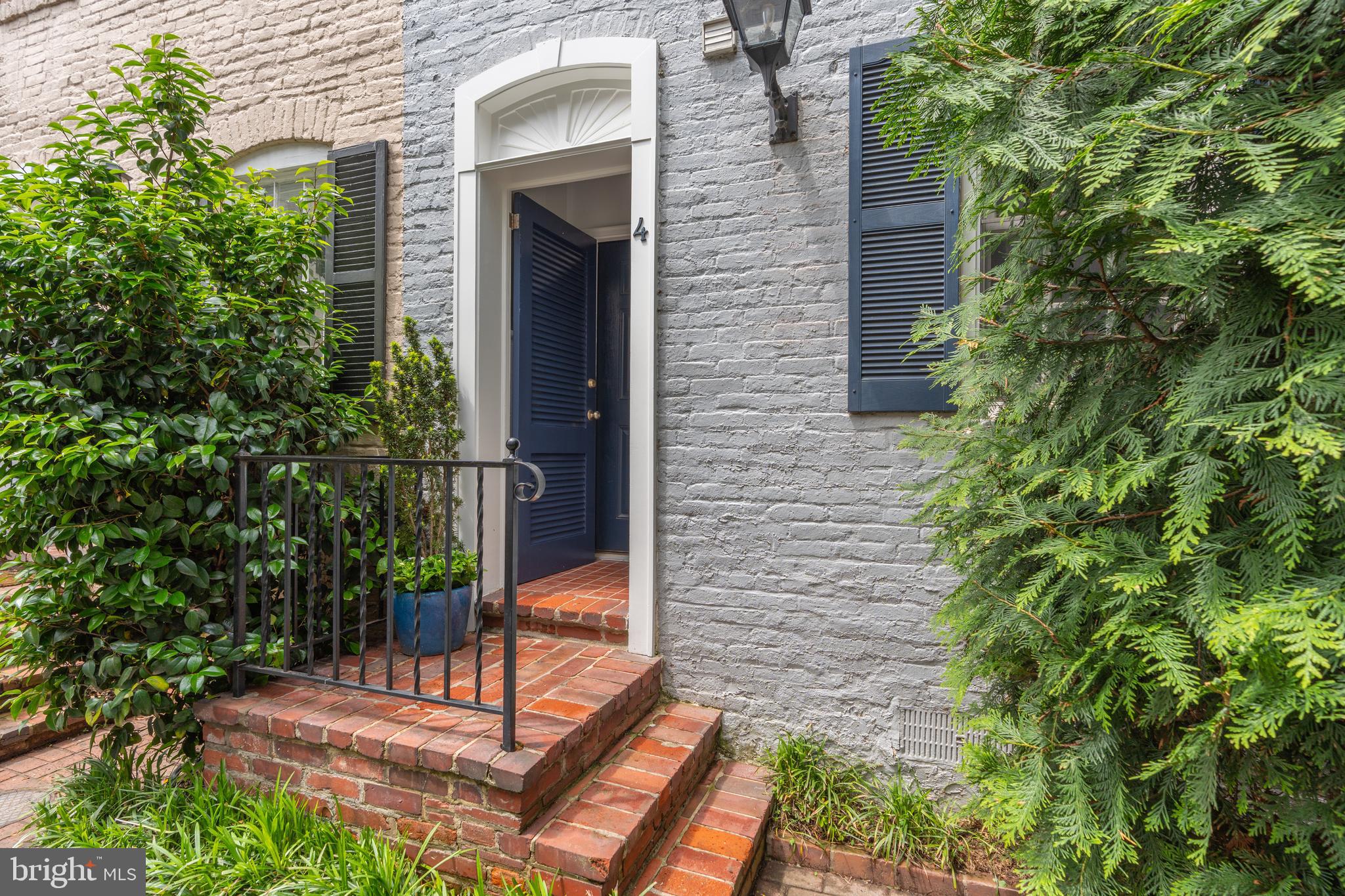 4 POMANDER WALK NW