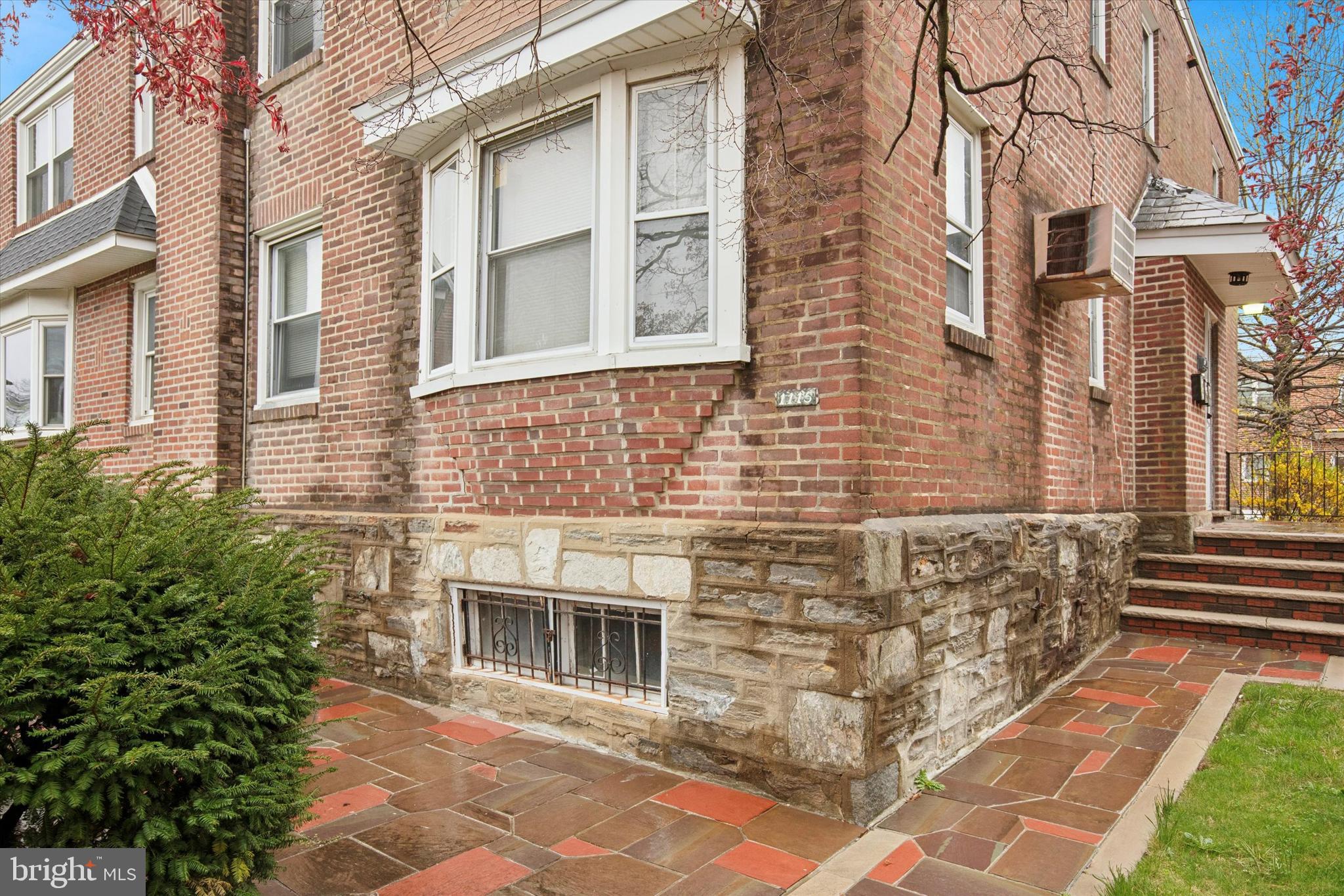 1115 E UPSAL STREET