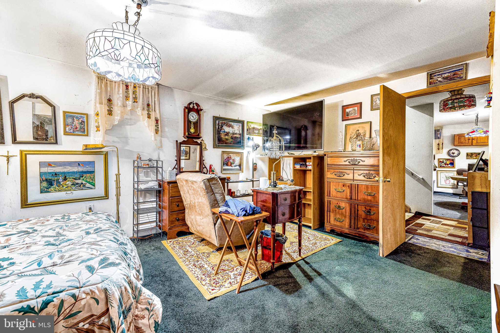 LAKESHORE VILLAGE - Residential