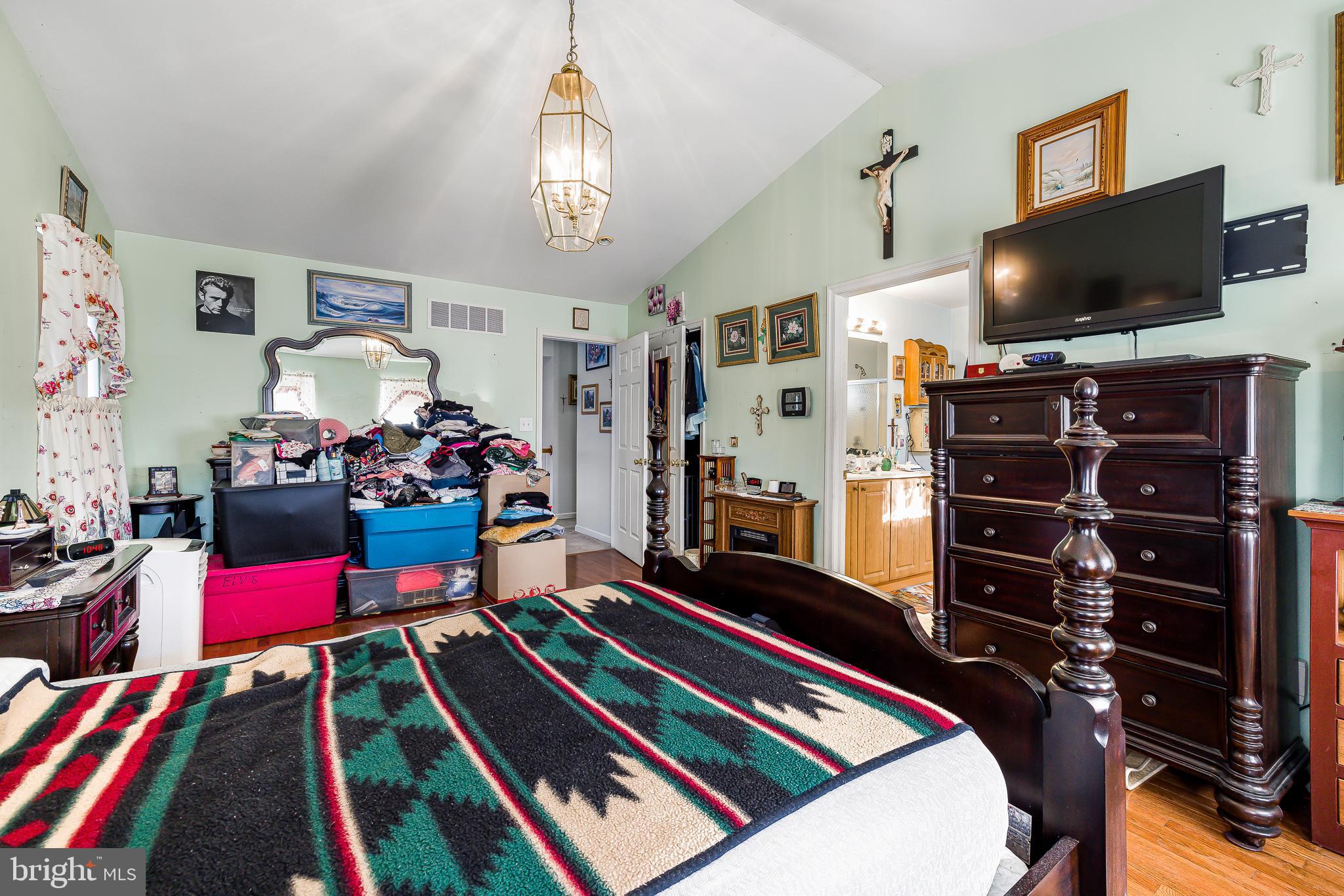 LAKESHORE VILLAGE - Residential