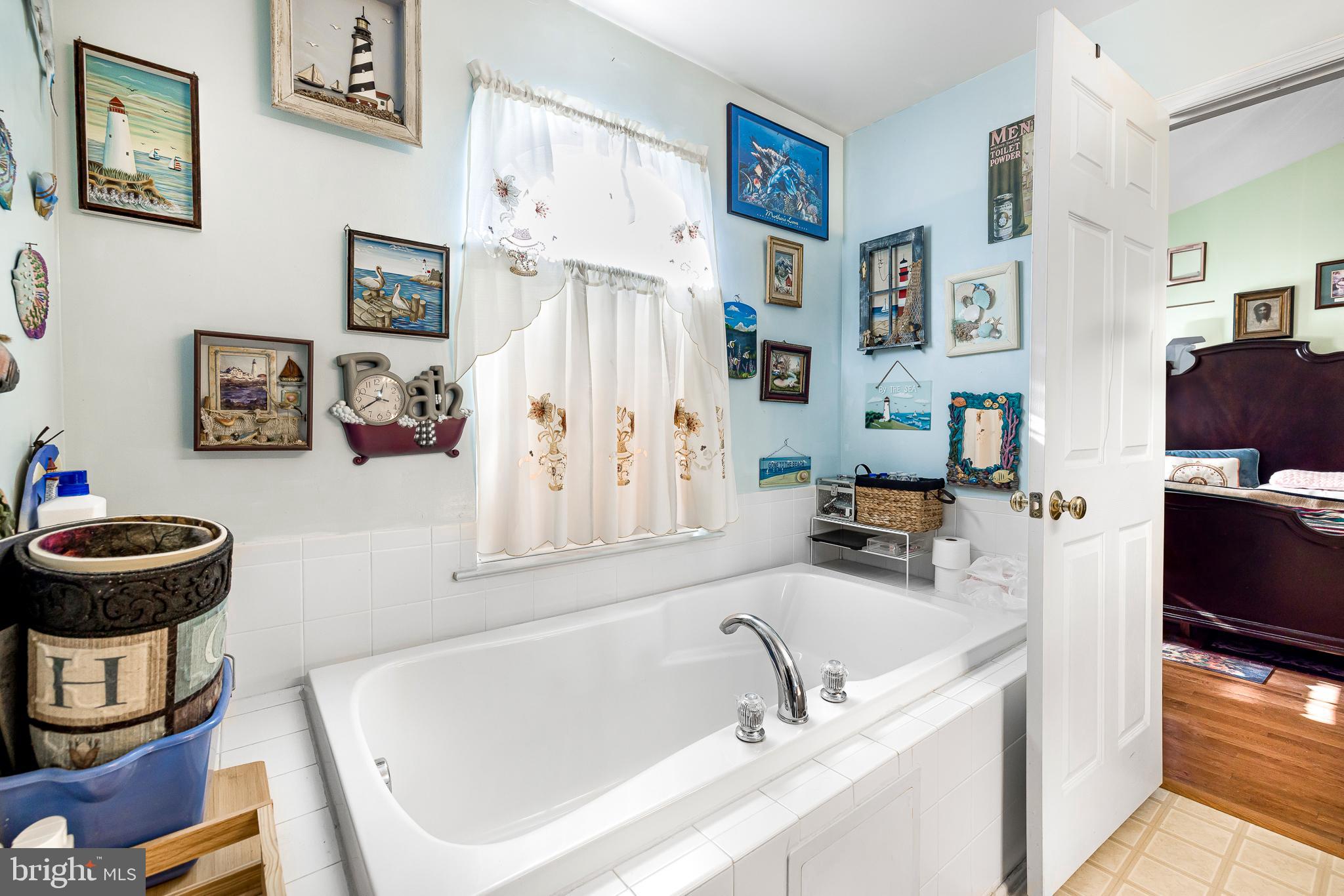 LAKESHORE VILLAGE - Residential