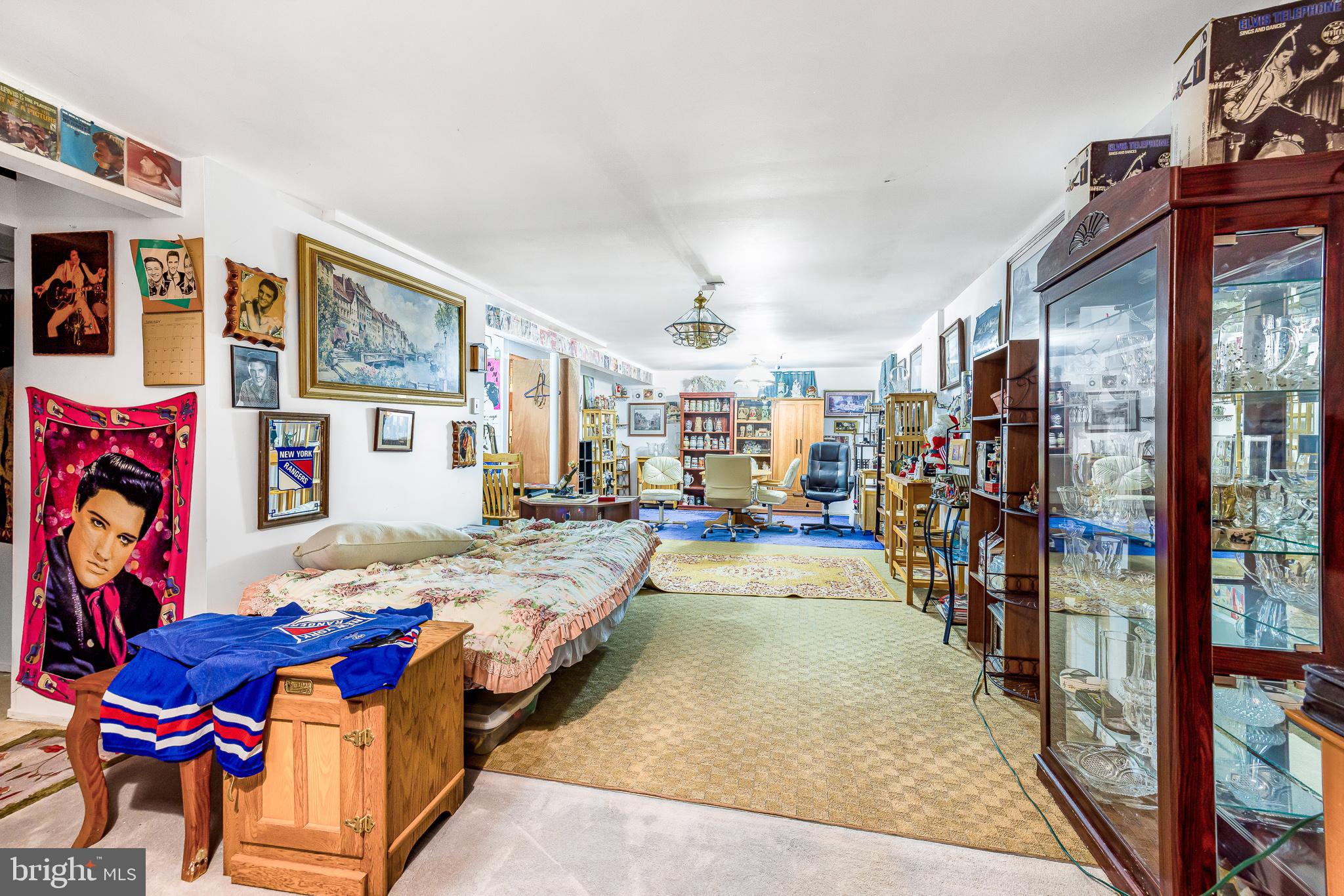 LAKESHORE VILLAGE - Residential