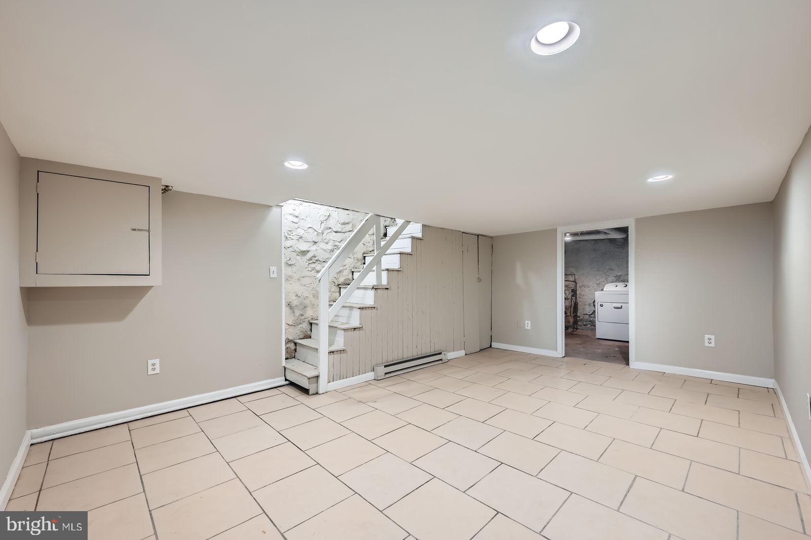 REISTERSTOWN STATION - Residential Lease