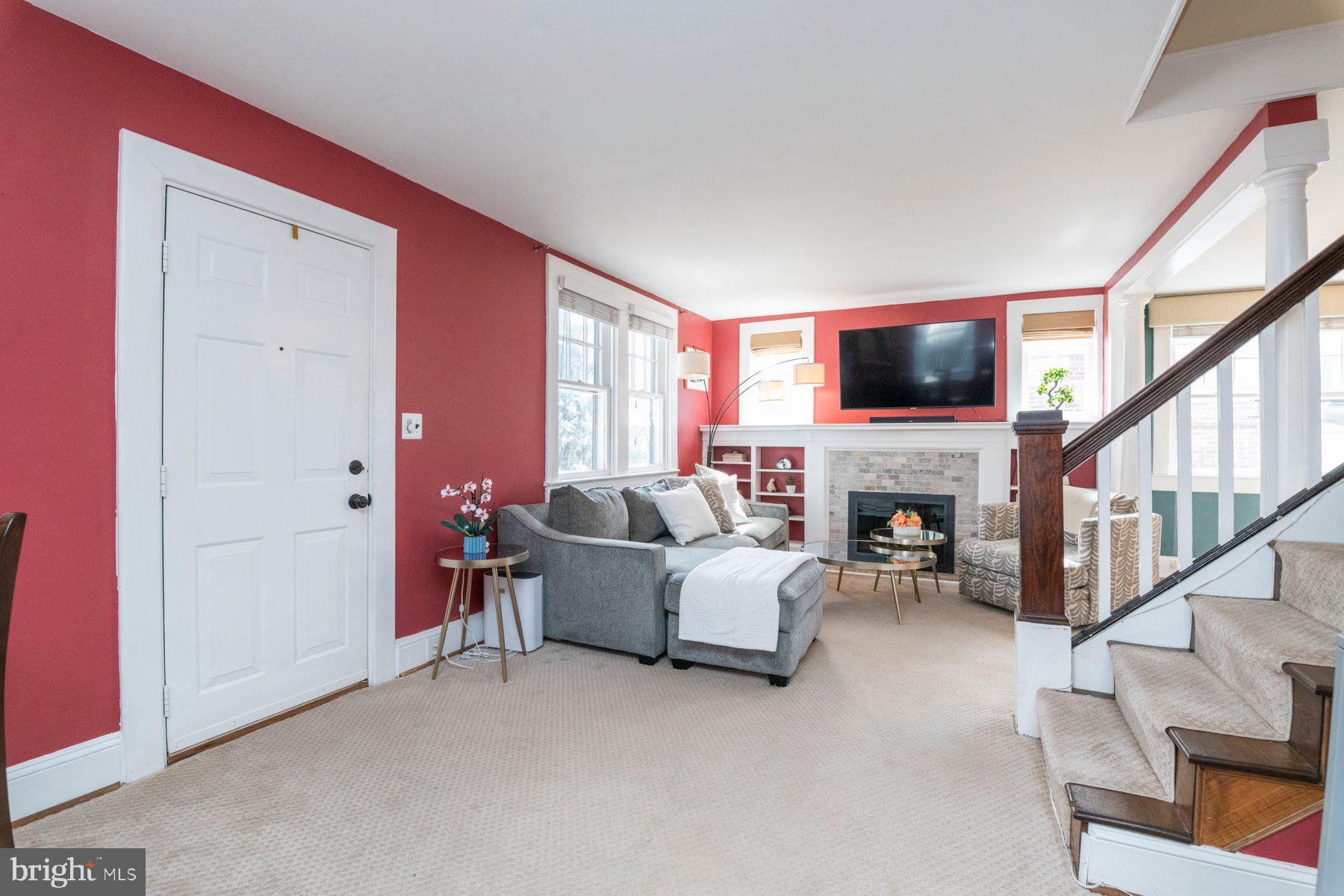 COLONIAL COURT - Residential