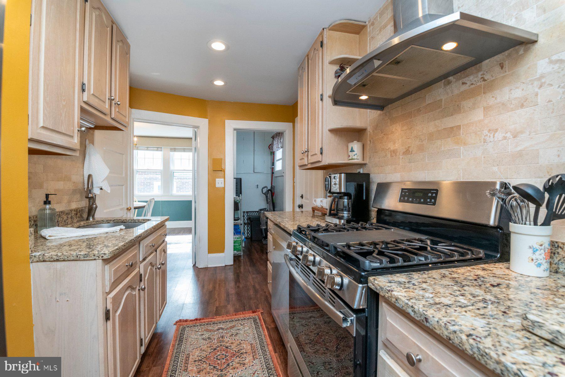 COLONIAL COURT - Residential