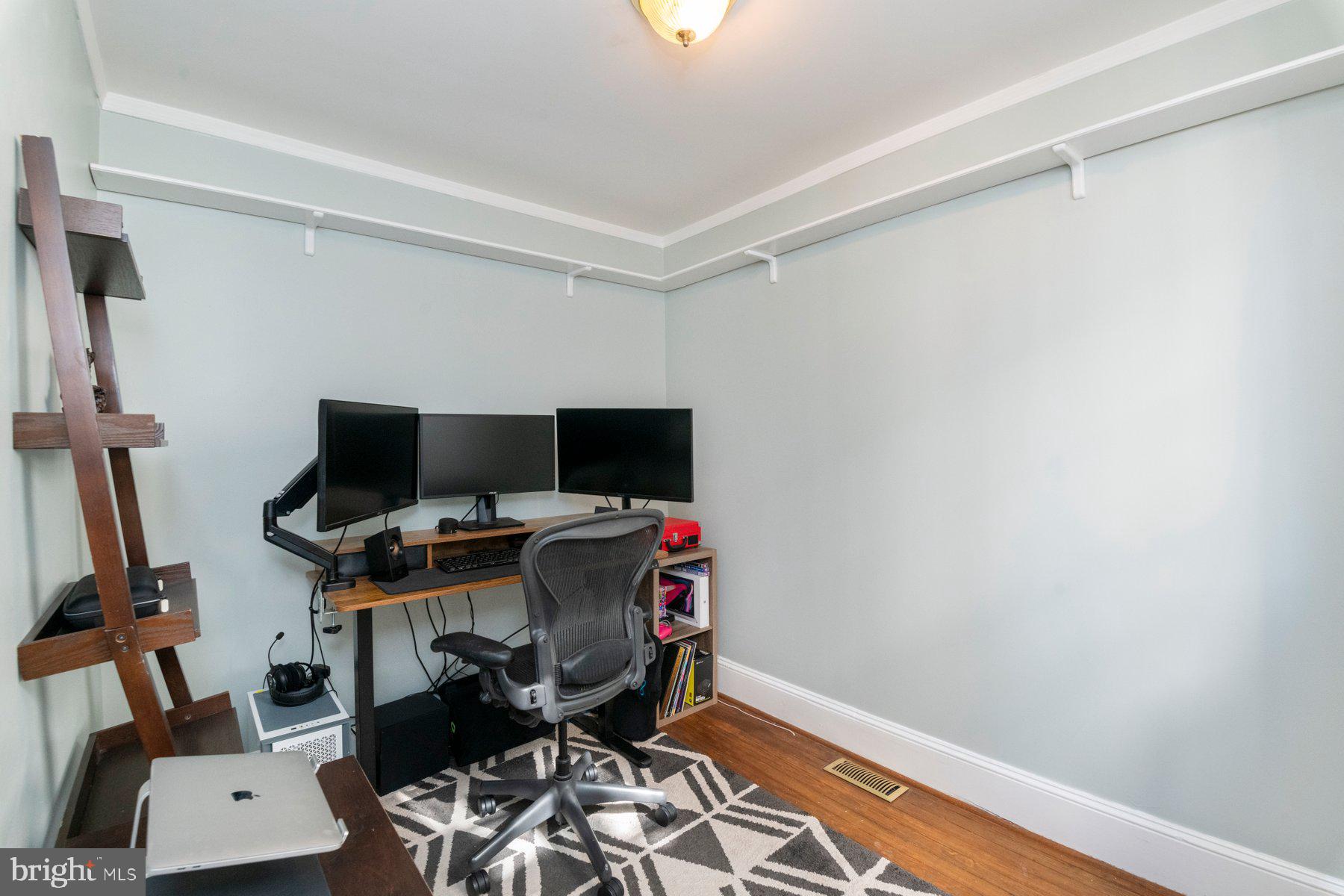 COLONIAL COURT - Residential