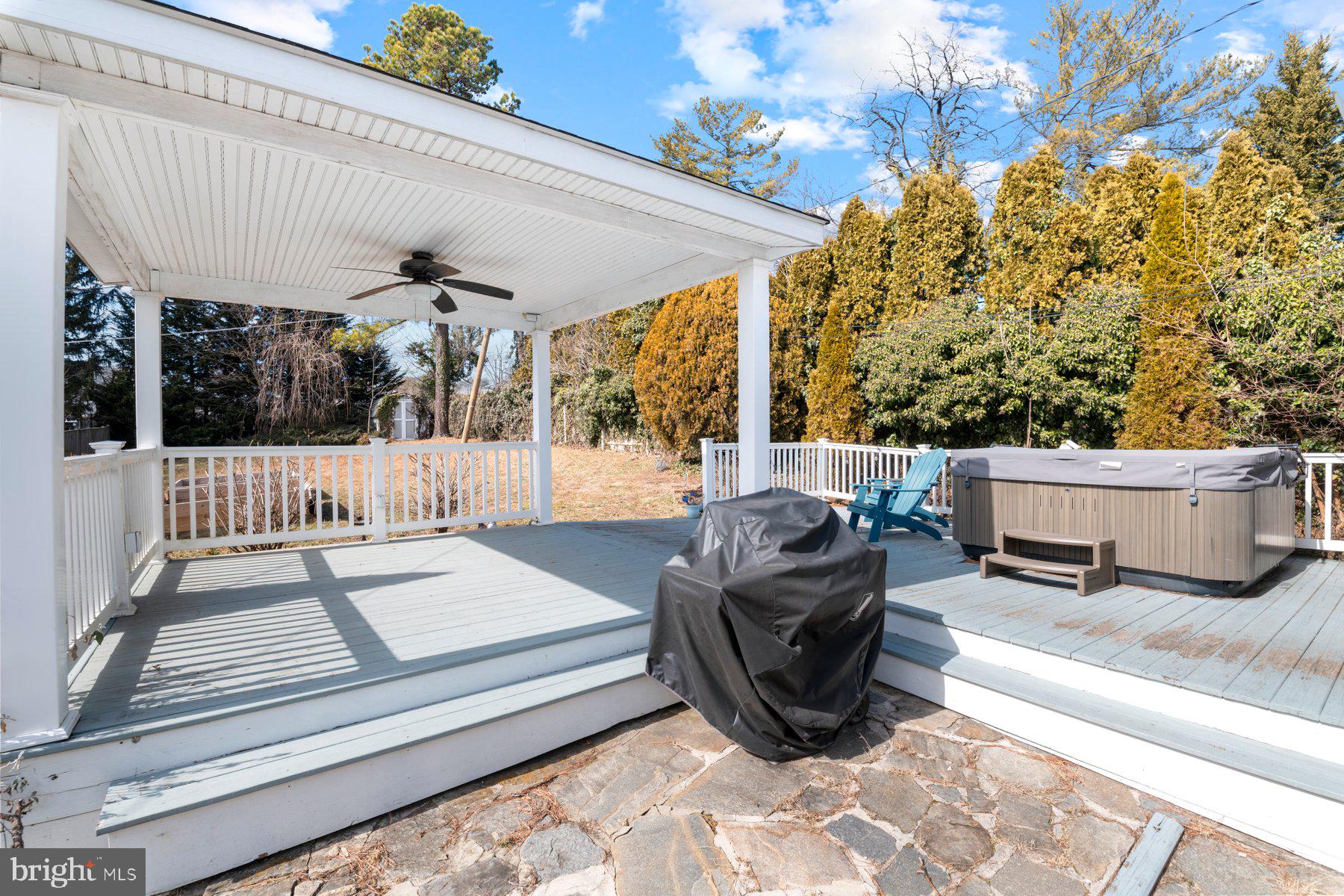 COLONIAL COURT - Residential