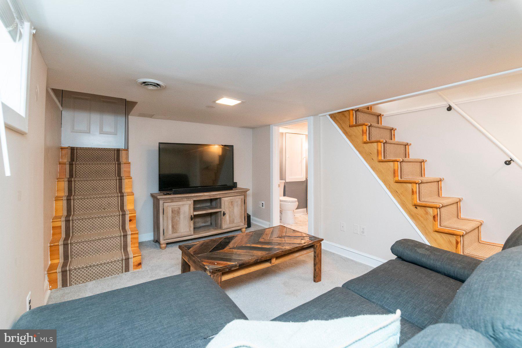 COLONIAL COURT - Residential