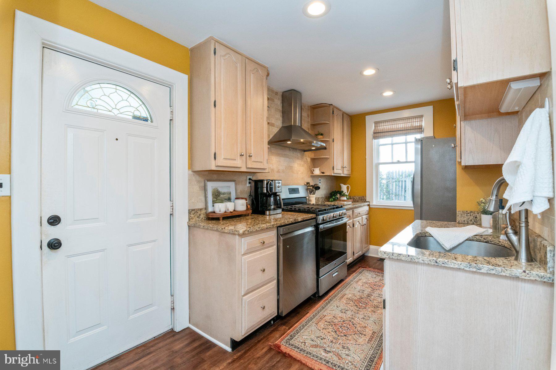 COLONIAL COURT - Residential