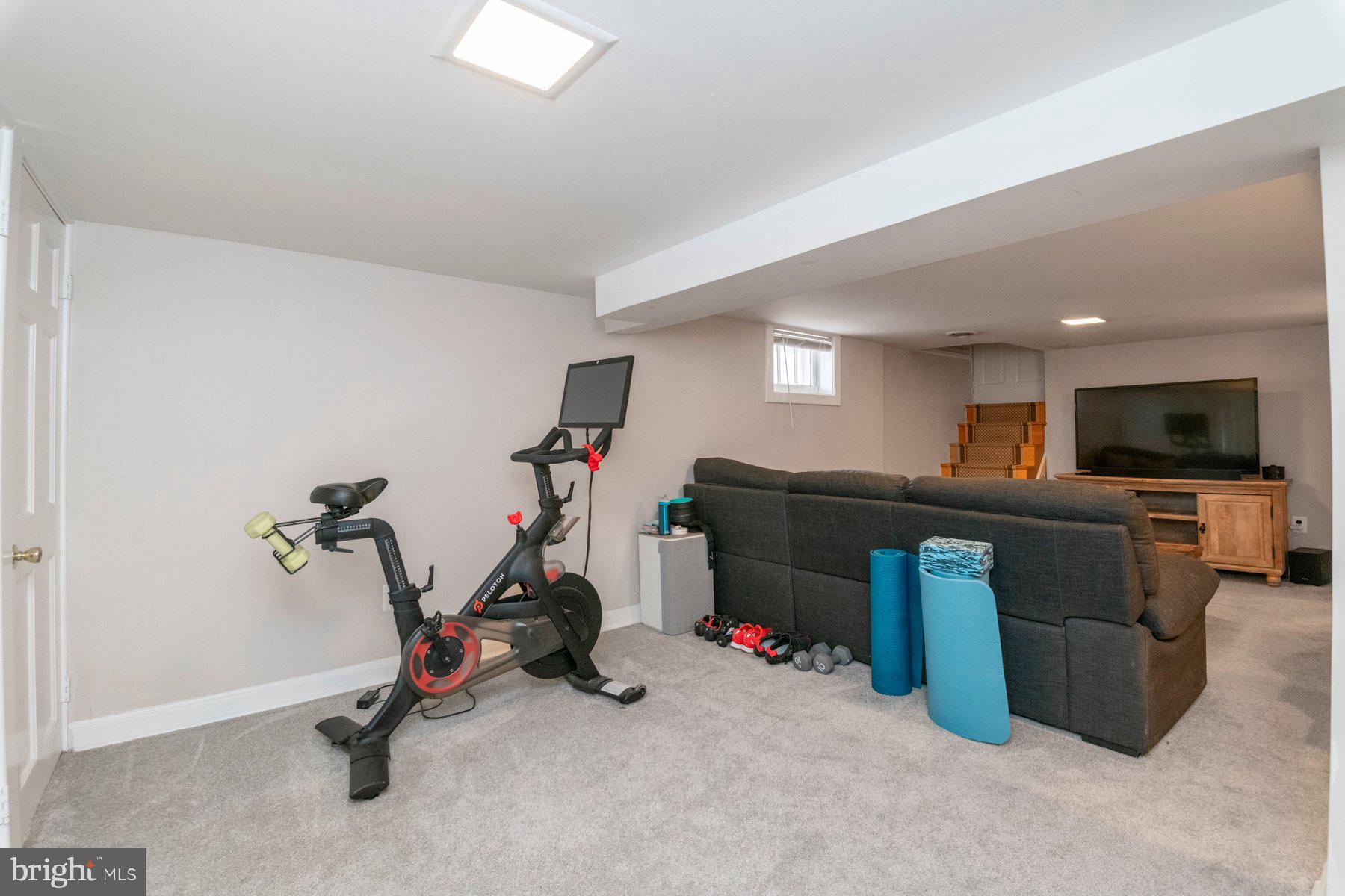 COLONIAL COURT - Residential