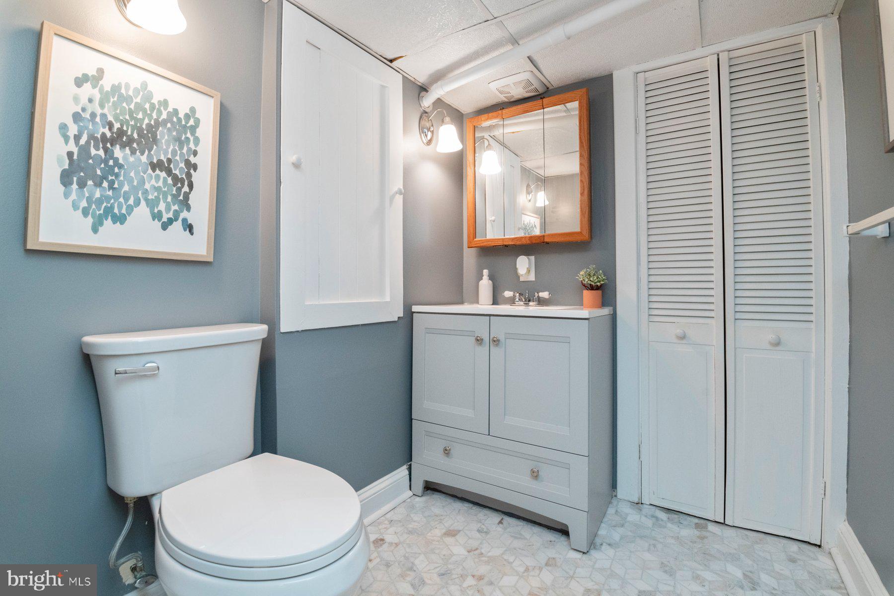 COLONIAL COURT - Residential