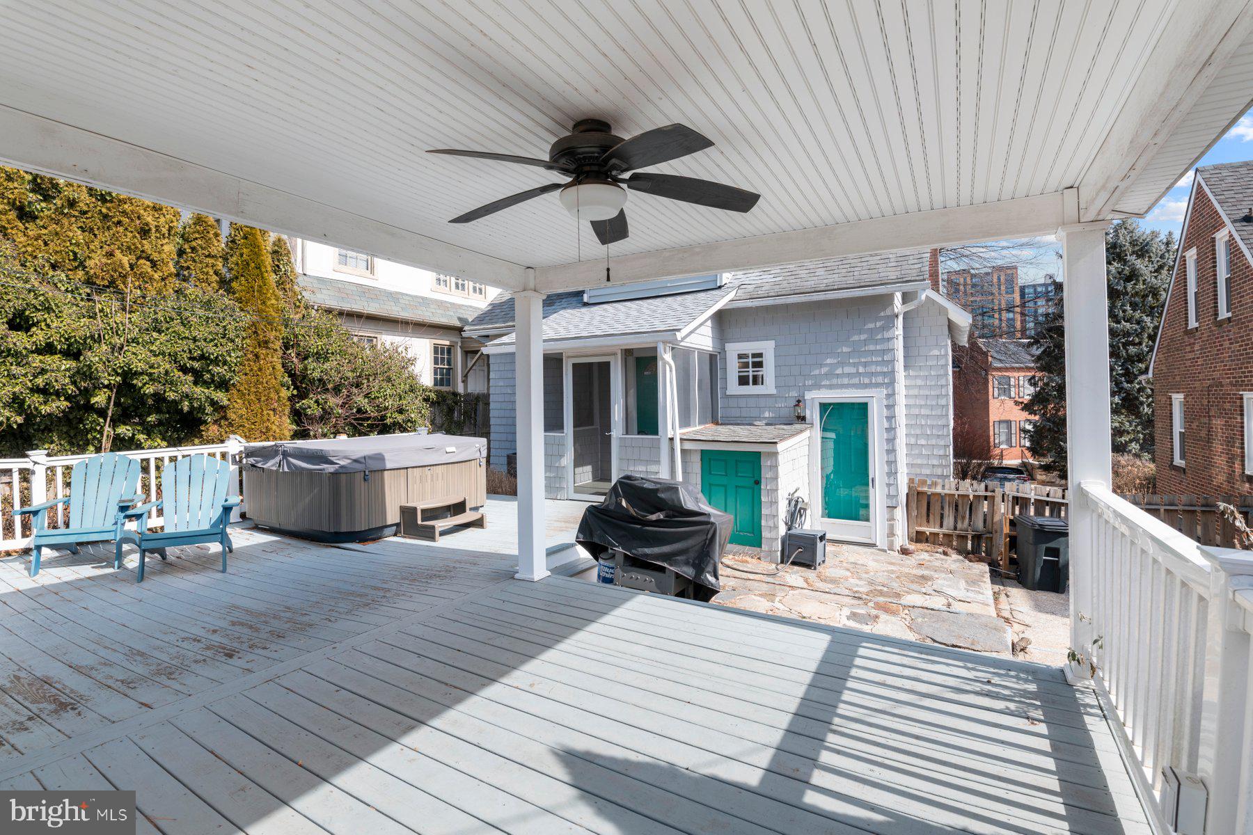 COLONIAL COURT - Residential