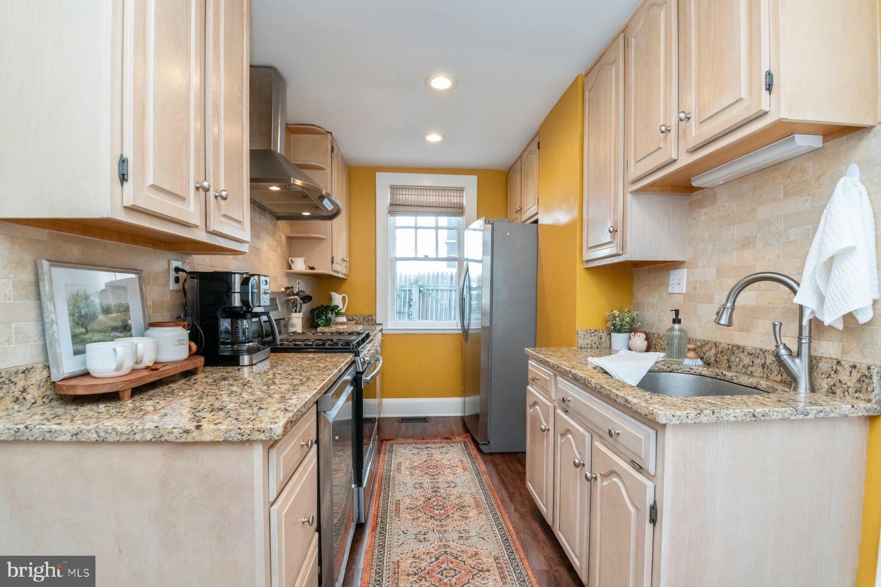 COLONIAL COURT - Residential